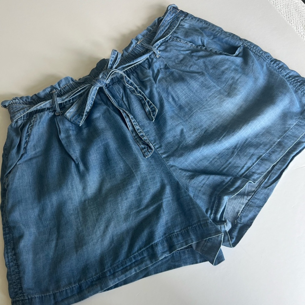 Knox Rose Chambray Blue Mid Rise Belted Paperbag Shorts